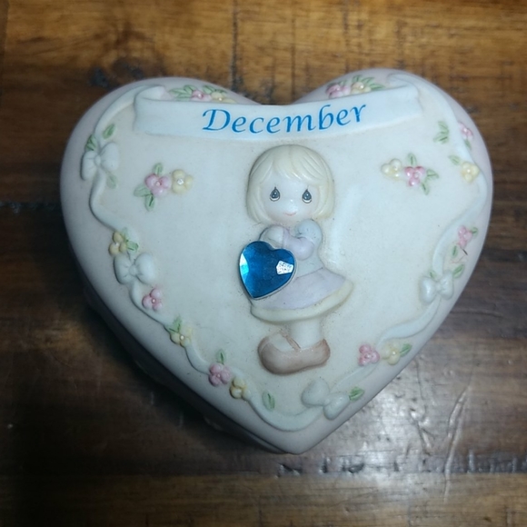 Precious Moments 2007 December Heart Box